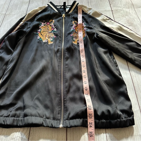 Tiger Zip Up - Picture 12 of 13